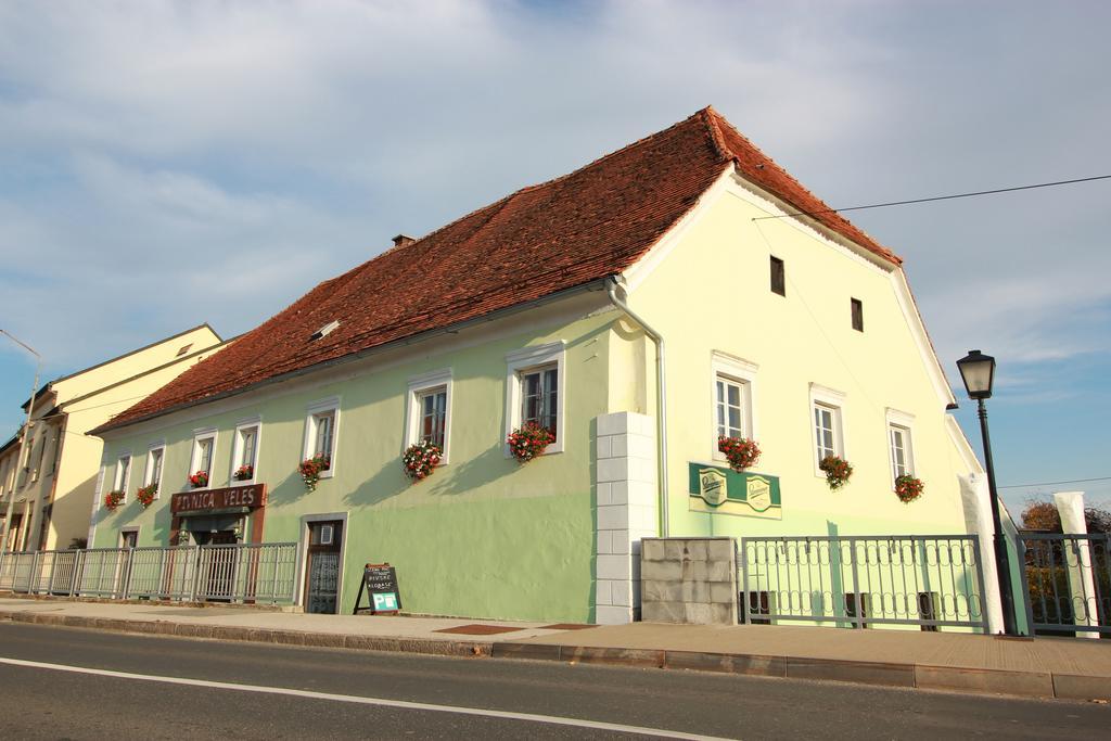 Guesthouse Veles スロヴェンスカ・ビストリツァ エクステリア 写真
