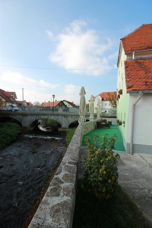 Guesthouse Veles スロヴェンスカ・ビストリツァ エクステリア 写真