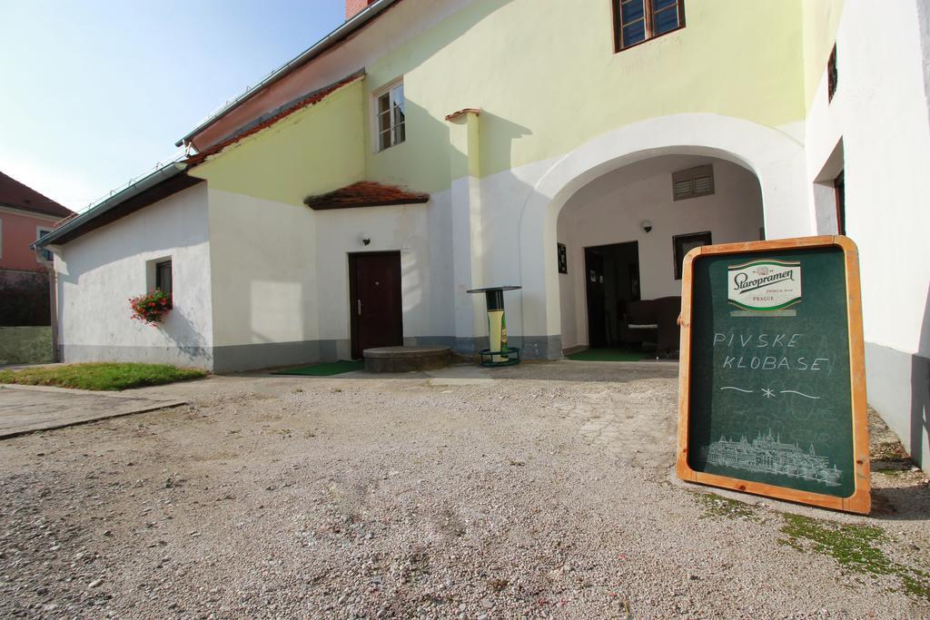 Guesthouse Veles スロヴェンスカ・ビストリツァ エクステリア 写真