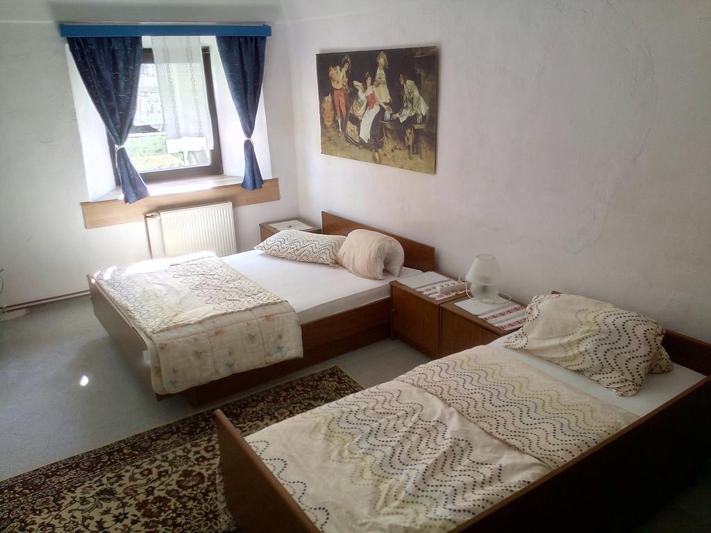 Guesthouse Veles スロヴェンスカ・ビストリツァ エクステリア 写真