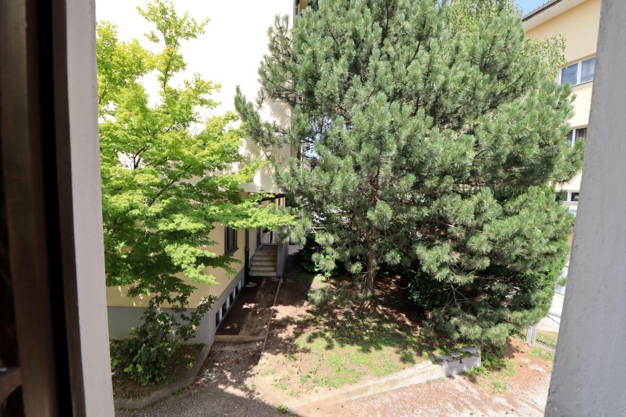 Guesthouse Veles スロヴェンスカ・ビストリツァ エクステリア 写真