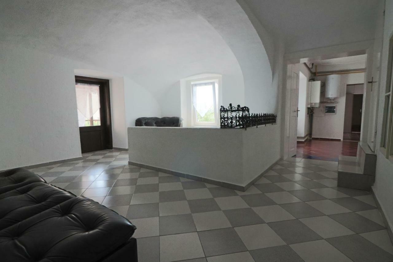 Guesthouse Veles スロヴェンスカ・ビストリツァ エクステリア 写真